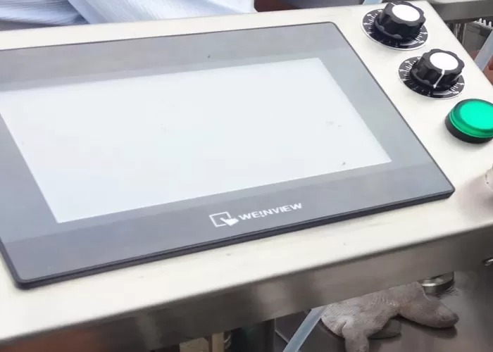 Likidoak betetzeko makina elektronikoa Siemens Touch Screen interfazearekin